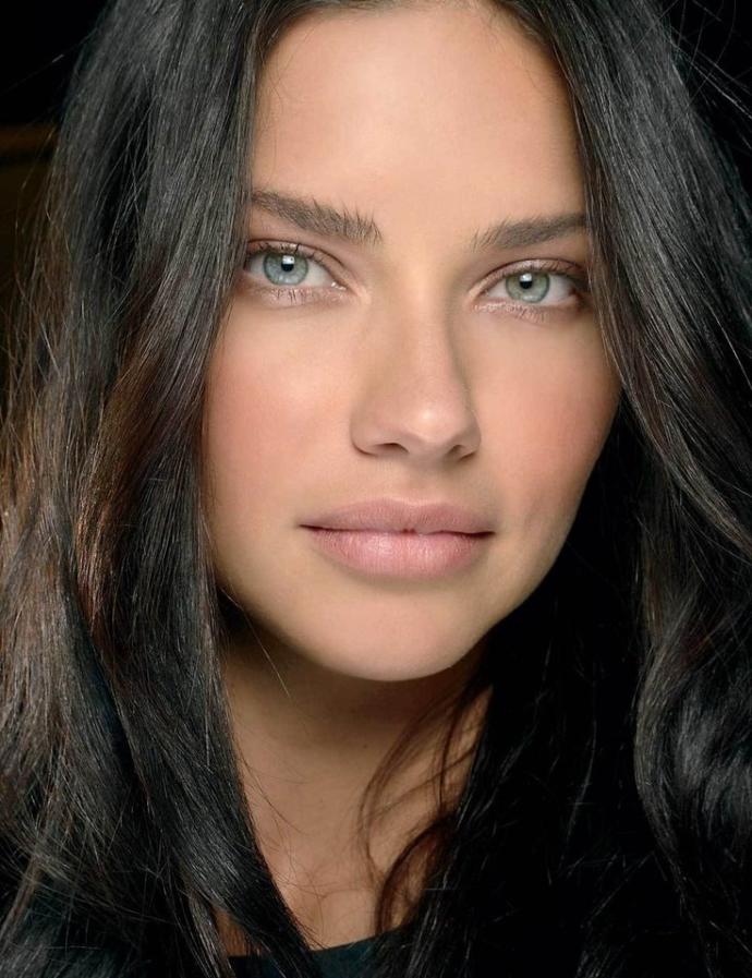 Which perfect girl is more gorgeous?