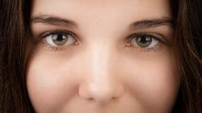 What do guys prefer: fake eyelashes or natural?