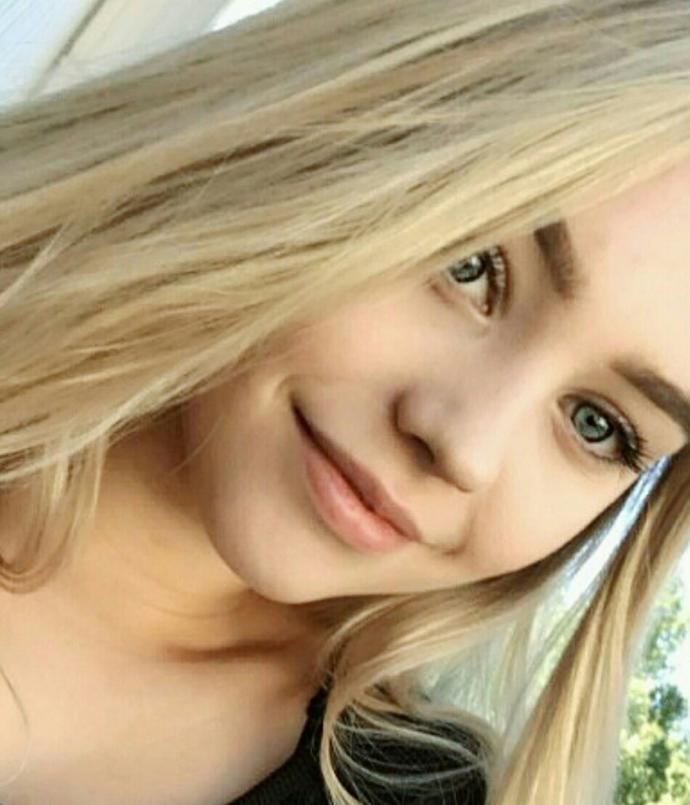 Which gorgeous cutie is more gorgeous?