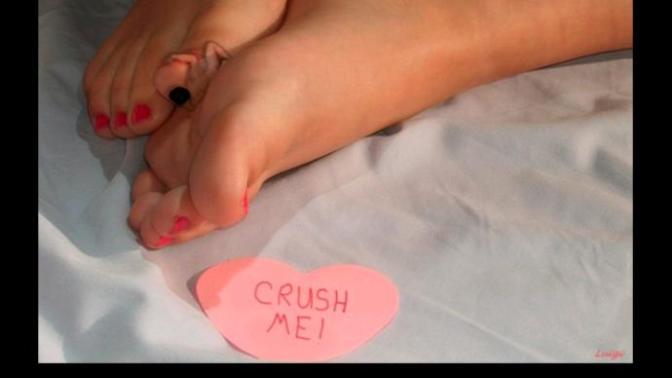 Girls, U r a sleep until feel a bug between your feet but when u look it's a tiny man hugging your toe wit a note, what would u do?