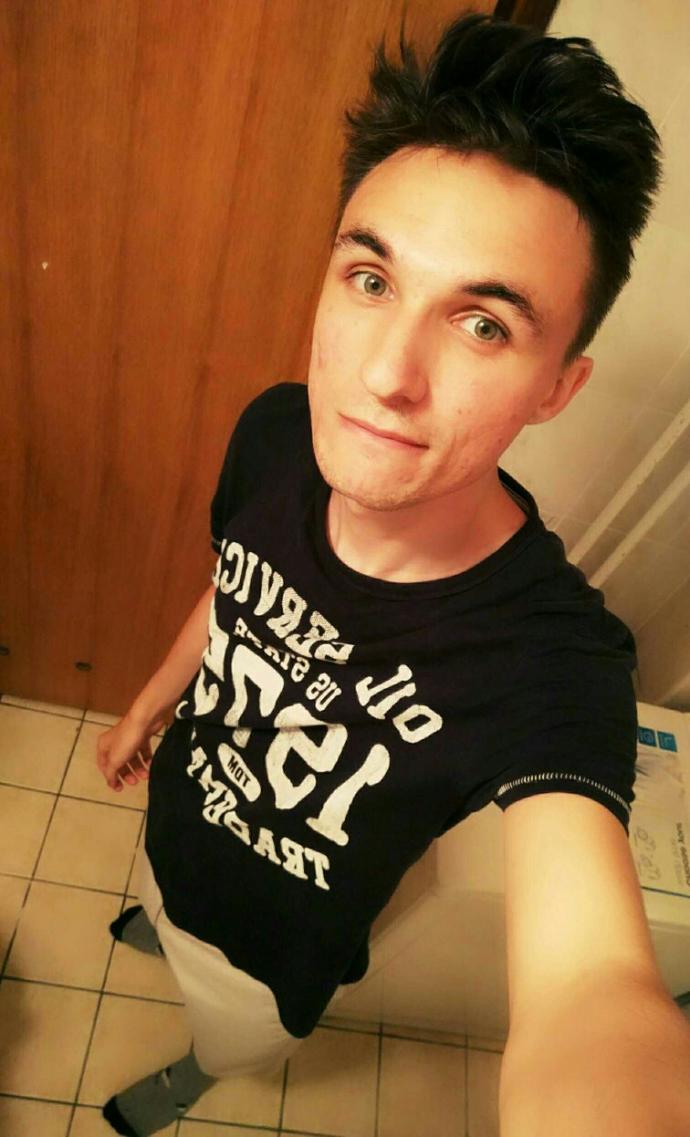 Which hairstyle would you say suits me more (and if possible why)?