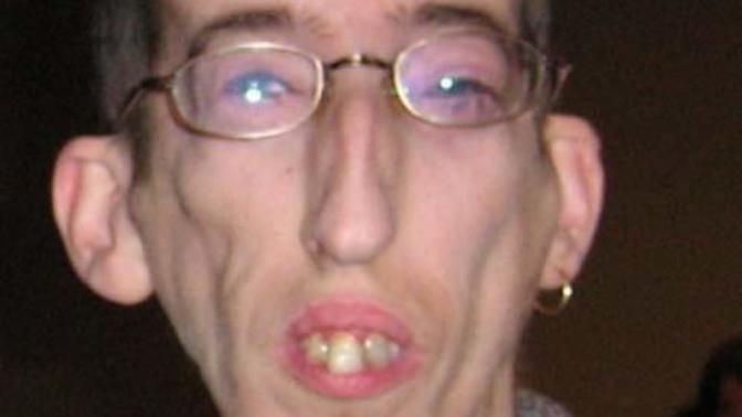 Is this person ugly, average, or beautiful?