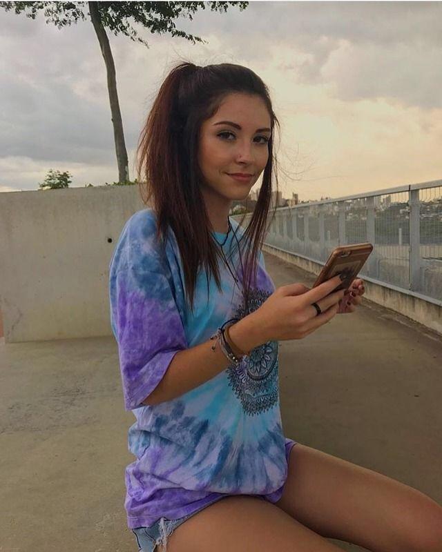 What do guys like for a girl to wear? GirlsAskGuys