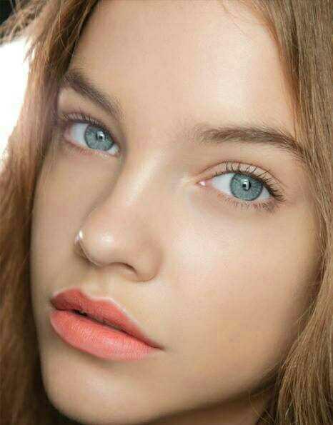 who has the most attractive lips??