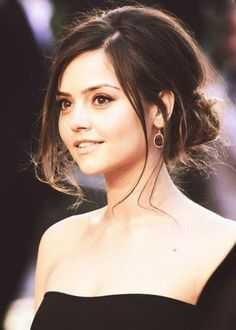 Does anyone else think Jenna Coleman is pretty??