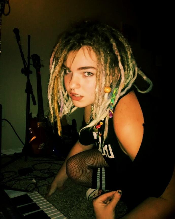 Rate me! Also what do u think my hobbies, age, zodiac sign, hometown, music taste, personality, etc is like based off my appearance?
