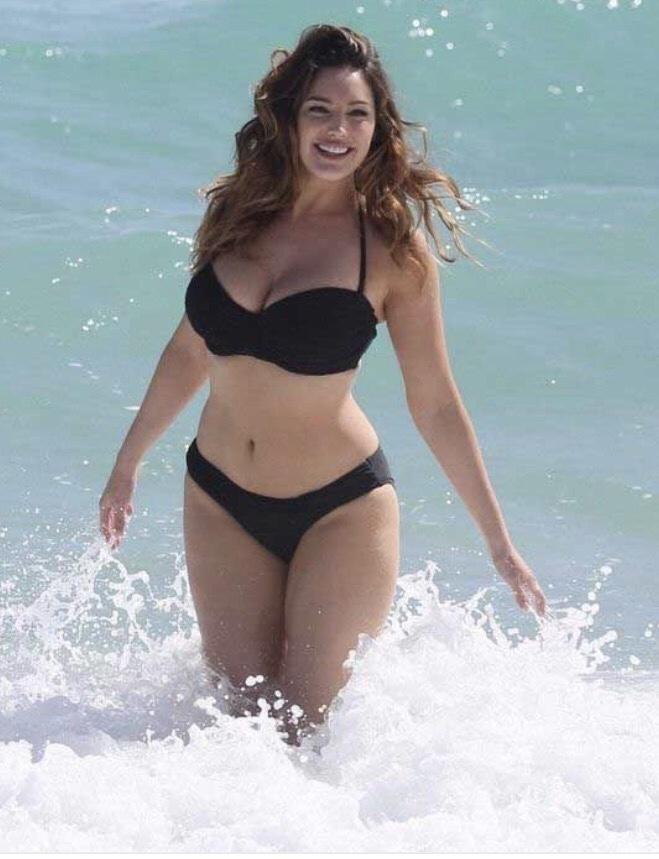 Men, do you prefer a woman to have curves and be curvy , or do you prefer a woman to be thin or on the slimmer side without much curves?