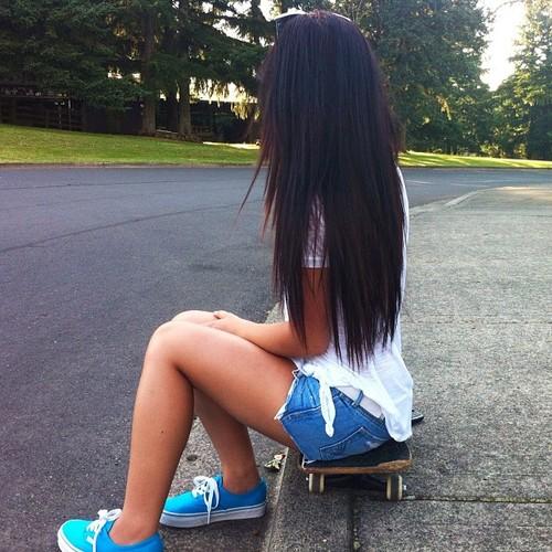 Brown or black hair on girls?