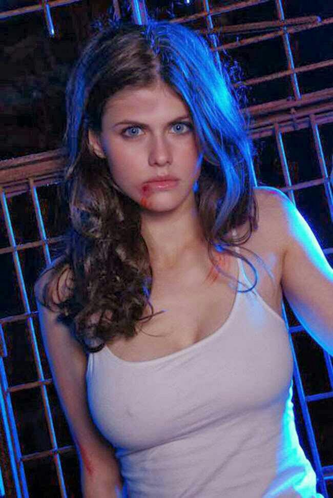 Is it just me or is she really gifted with the looks - Alexandra daddario?