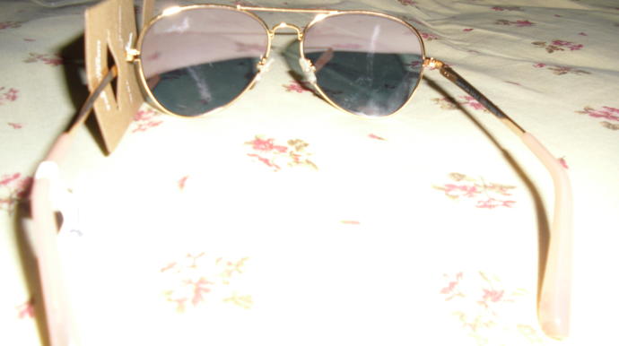 Would people noticed that these are women's aviator sunglasses ?