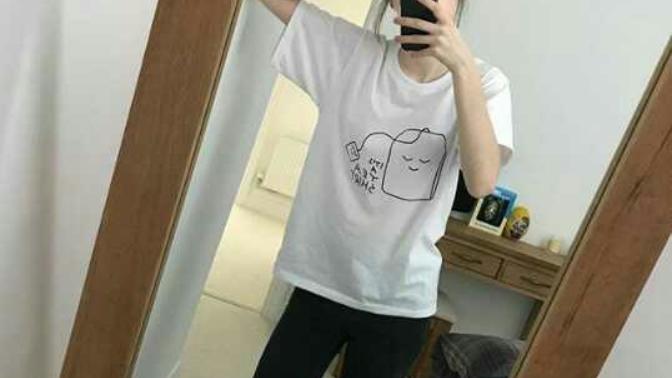 Guys, would you date a girl with a body like this? Really skinny with no butt, hips or boobs?