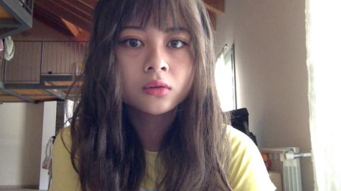 Ehy guys can u rate this girl honestly and what do you think about her at first glance?