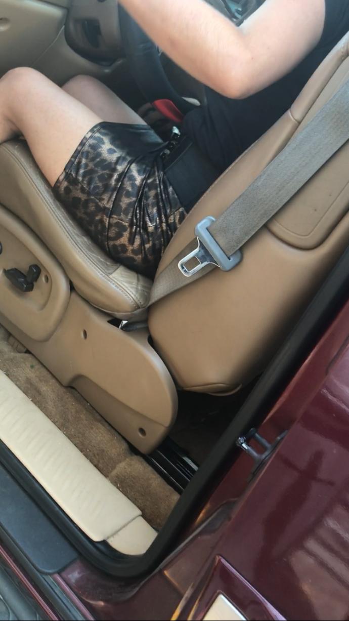 Girls, what kind of skirt she has on? What's the length and material of it?