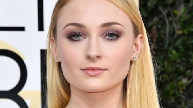 Do you think Sophie Turner is beautiful? How would you rate her from 1 to 10?