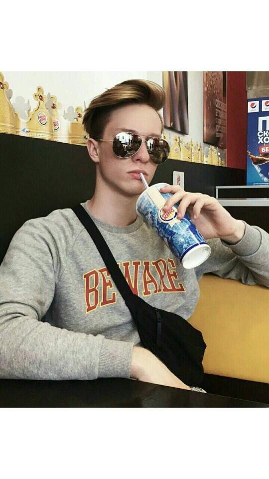 Do guys find glasses on girls cute?