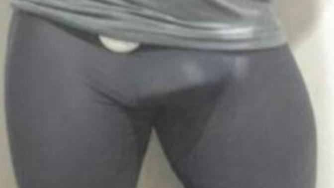 Girls, what does my bulge look big enough to satisfy you?