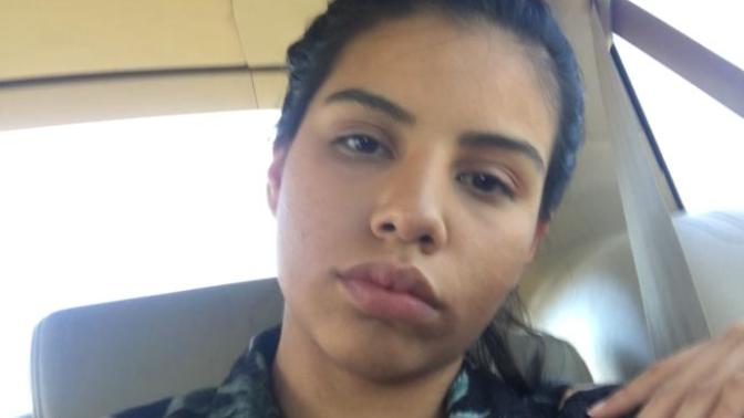 Does she have an androgynous face?