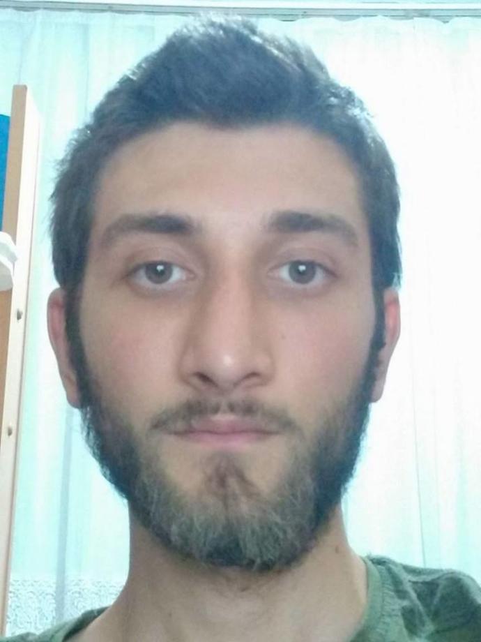 What type of beard and hairstyle do you like me? Could you suggest a hair and beard style?