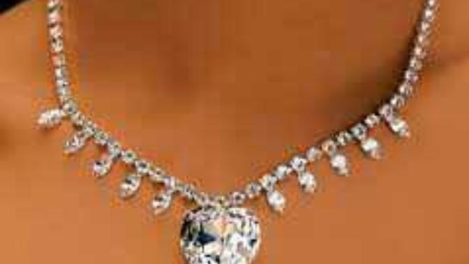 Do u still wear the jewellery ure exboyfriend gave u when u have a new boyfriend?
