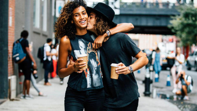 3 dates no kiss - is he just not interested?