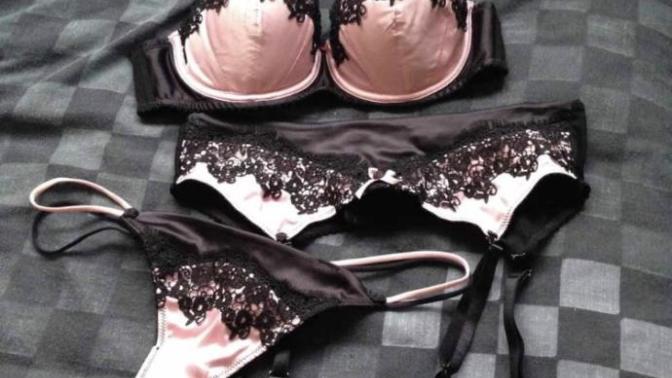 Does a women wearing a bra and knicker set indicate that she plans on having sex?

NOOOOO?