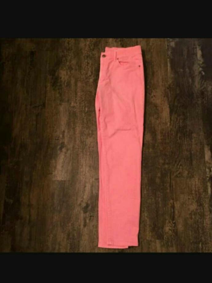 Would this lipstick look decent with these color pants??