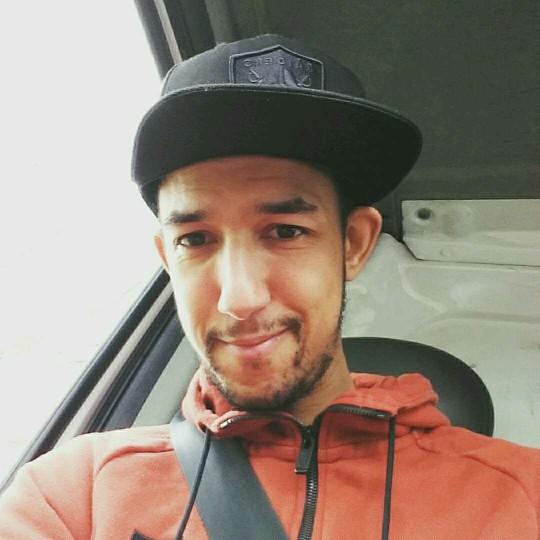 Help with my dating profile 😐?