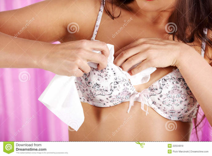 Ladies, How do women with smaller boobs make them look bigger?