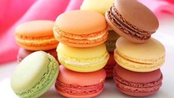 Are macarons better eaten warm or colder?