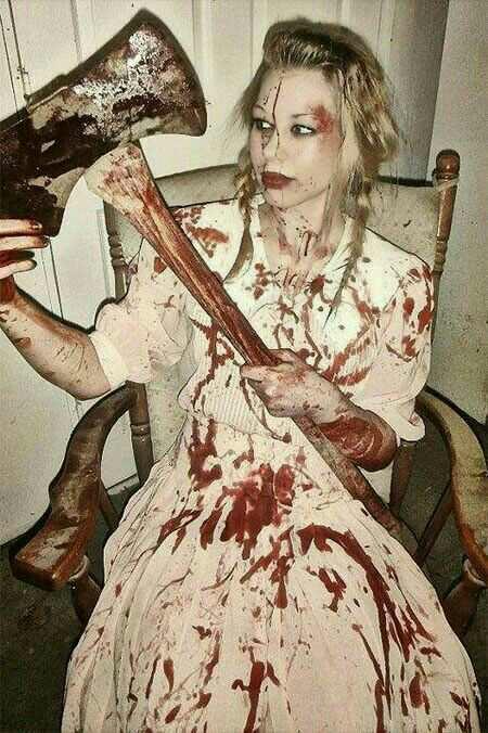 What should I be for Halloween? 👿👻💀👽🎃?