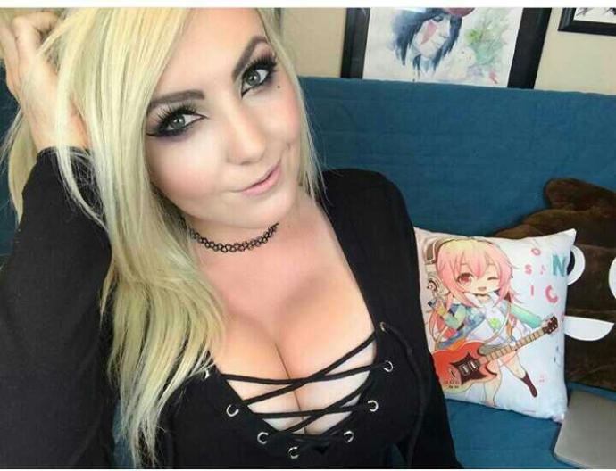 Big Cleavage or Not?