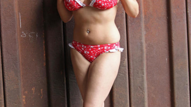 Does my sister look like she might be pregnant?