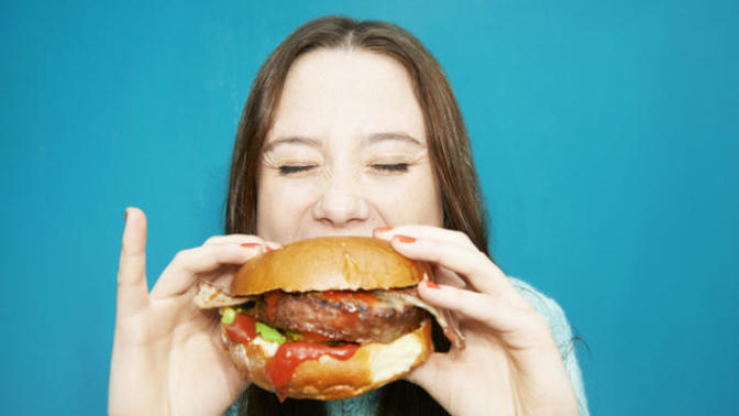 Is it cheaper to eat out or cook for yourself?