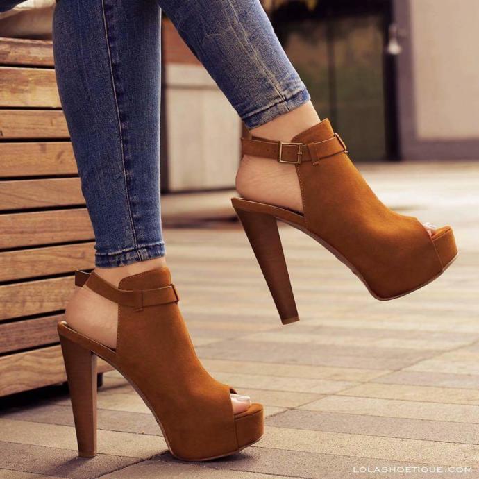 Girls, Which one is better and looking more adorable with jeans?