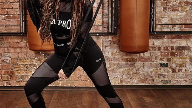 What gym outfit is hotter?