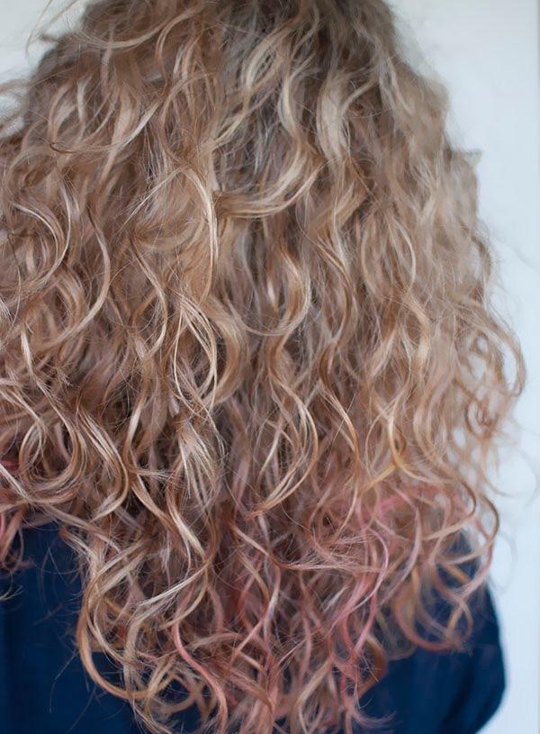 When it come's to a girl's hair, which do you prefer? Straight, wavy, or curly?