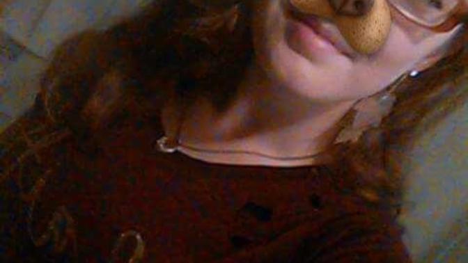 My girlfriend thinks she's ugly. I can't convince her she's beautiful. Ladies, help?