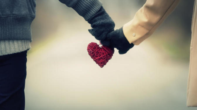When do you know your relationship with someone is official? How long should you wait before telling people?