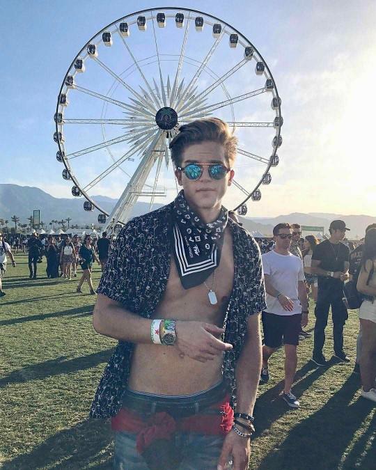 Guys who dress well for Festivals?