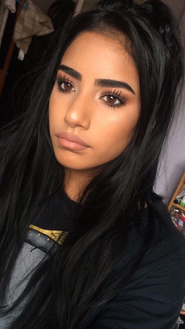 Thin or thick eyebrows?