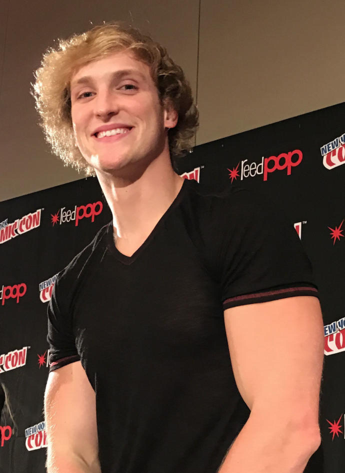 Does anyone else think Logan Paul is hot as f*ck?