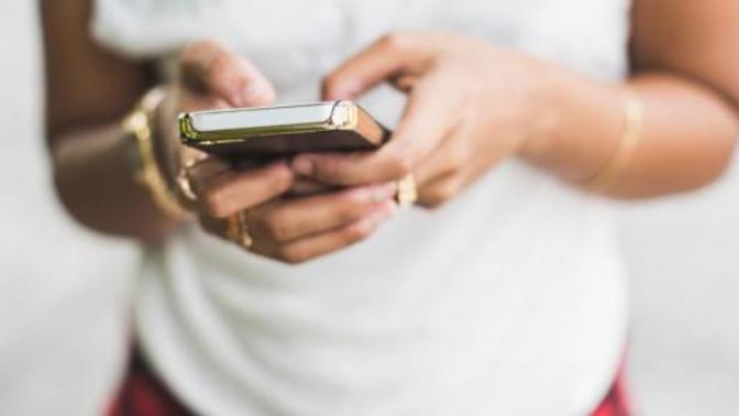 Is Constant Texting Good or Bad for a Relationship?