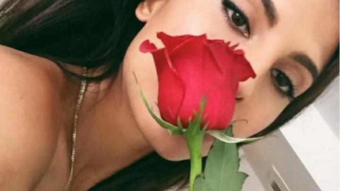 Should bring a ROSE to a concert meet and greet?
