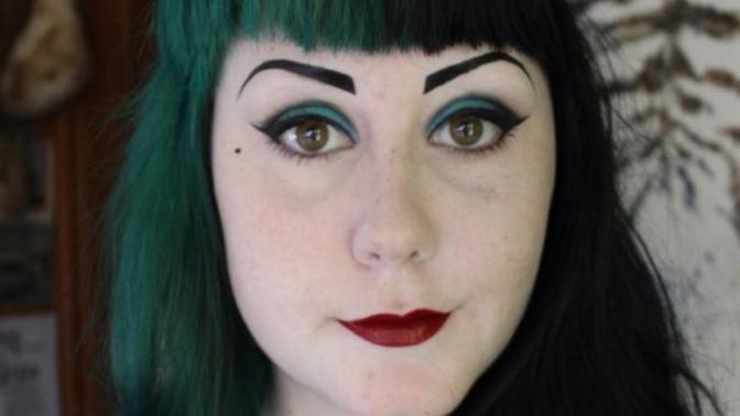Girls, What do your opinions on her makeup/hair style?