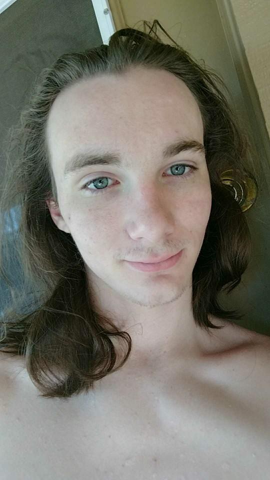 Never had a girlfriend, is it because of my looks? Rate how i look??