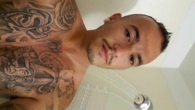 Rate 1-10 am I dateable? Fuckable? Ect?