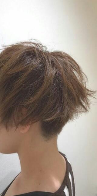 Choose one of the girls hair and explain why??