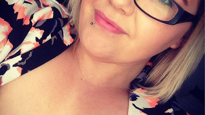 Why do females take bad selfies?