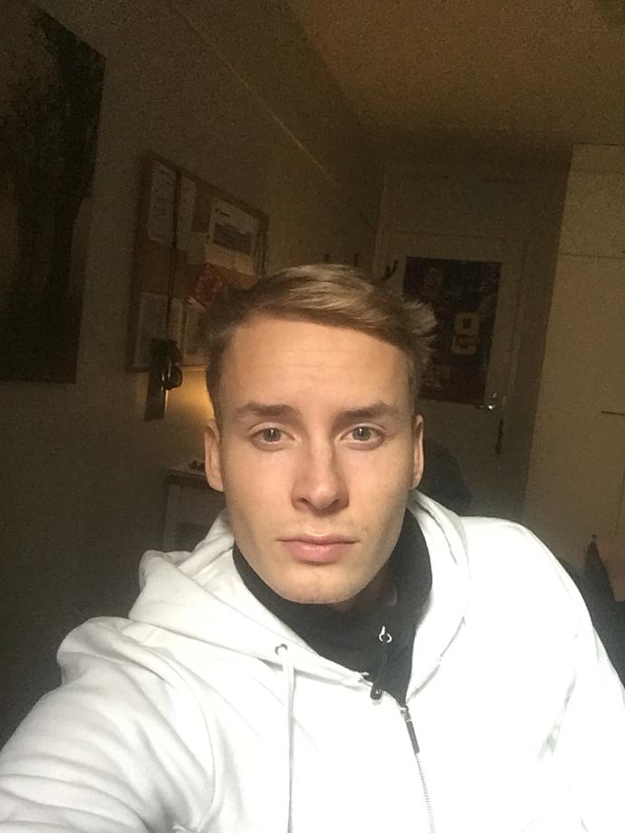 Girls, What u think about my jaw? Do i have small jaw or ?