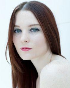In aspects of appearance, who are you more attracted to: a tanned girl or a pale girl?